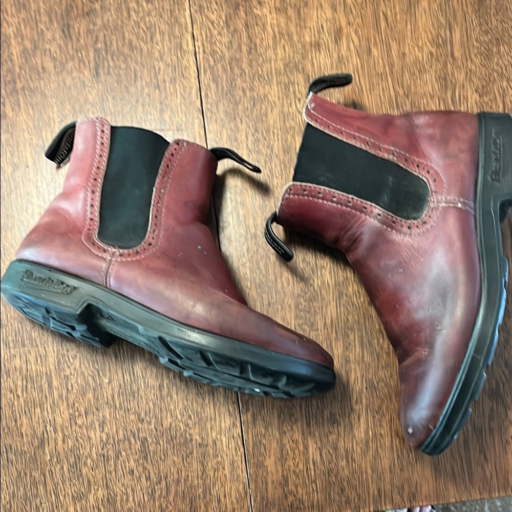 Blundstone Burgundy Leather Ankle Boots